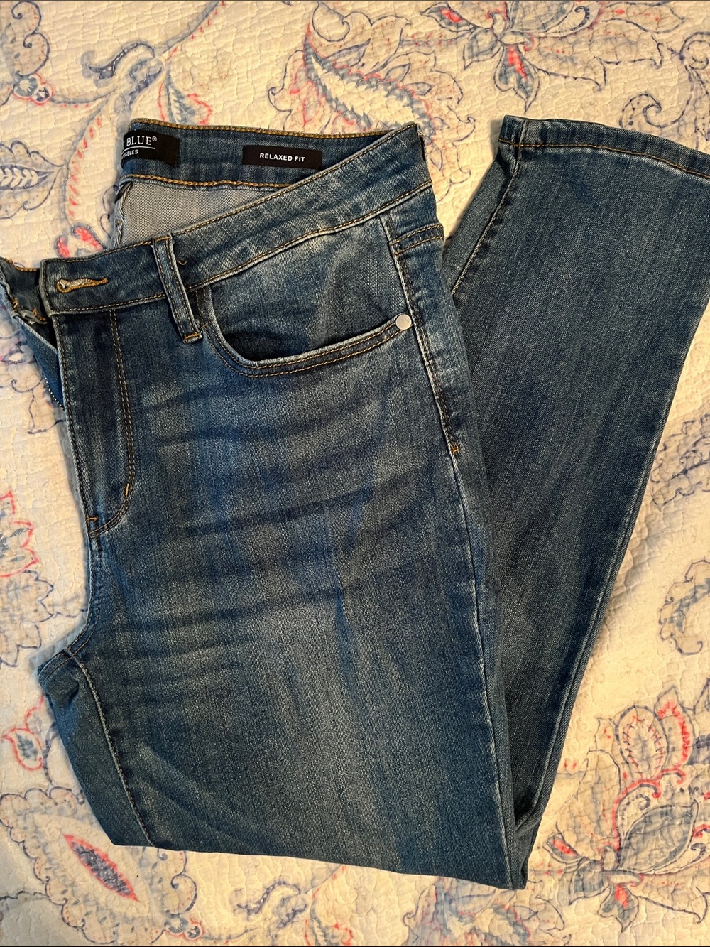 Judy Blue Relaxed Fit Ankle Jeans in Medium Blue